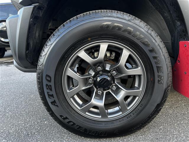 ジムニーシエラ ＪＣ　カロッツエリア９インチナビ　フルセグＴＶ　純正マッドガード　シートヒーター　アイドリングストップ　リアソナー　ＬＥＤヘッドライト　プッシュスタート　スマートキー（9枚目）