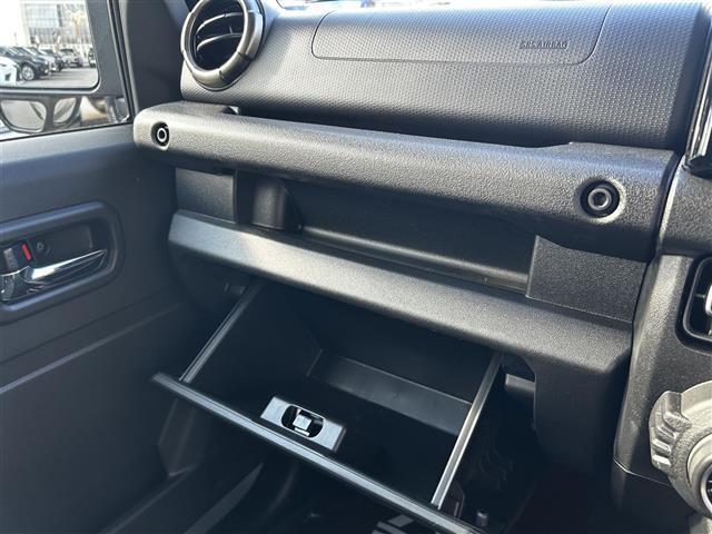 ジムニーシエラ ＪＣ　カロッツエリア９インチナビ　フルセグＴＶ　純正マッドガード　シートヒーター　アイドリングストップ　リアソナー　ＬＥＤヘッドライト　プッシュスタート　スマートキー（36枚目）