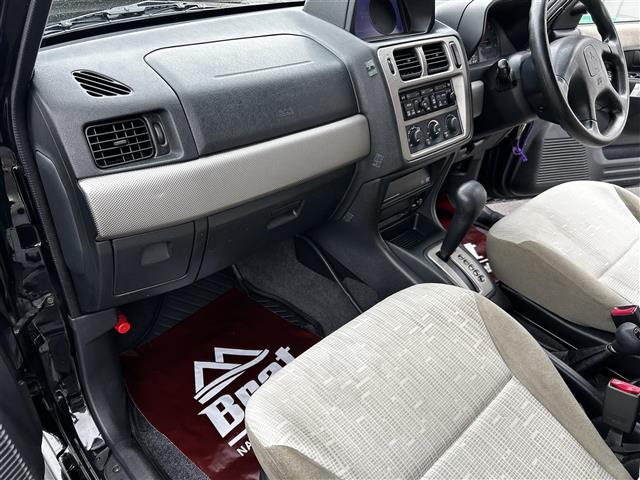 パジェロイオ パールパッケージ　ナビエディション　走行距離３６７００キロ　運転席助手席エアバック　純正アルミホイール　電動格納ドアミラー　オートエアコン　ＡＢＳ　背面タイヤ　社外ドライブレコーダー（18枚目）