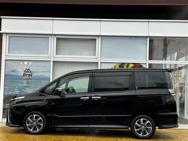 ヴォクシー ＺＳ　煌ＩＩＩ　ワンオーナー　純正９インチナビ　純正フリップダウンモニター　フルセグＴＶ　バックカメラ　両側電動スライドドア　クリアランスソナー　ハーフレザーシート　クルーズコントロール　ＥＴＣ２．０（5枚目）