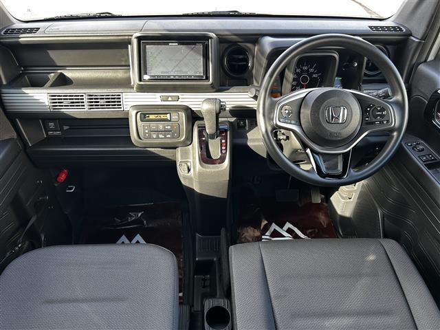 Ｎ－ＶＡＮ＋スタイル ファン　ワンオーナー　カロッツェリアナビ　バックカメラ　ワンセグＴＶ　ＬＥＤヘッドライト　オプショングリル　充電用ＵＳＢジャック　アクティブクルーズコントロール　プッシュスタート　スマートキー（10枚目）