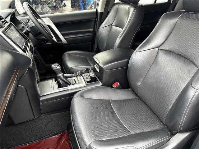 ランドクルーザープラド TX Lパッケージ 純正9インチナビ バックカメラ フルセグTV モデリスタエアロ レザーシート 前席パワーシート 前席シートヒーター&クーラー 電動格納サードシート LEDヘッドライト プッシュスタート スマートキー(22枚目)