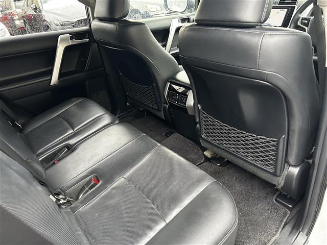 ランドクルーザープラド TX Lパッケージ 純正9インチナビ バックカメラ フルセグTV モデリスタエアロ レザーシート 前席パワーシート 前席シートヒーター&クーラー 電動格納サードシート LEDヘッドライト プッシュスタート スマートキー(23枚目)