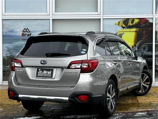 純正８インチナビ　フルセグＴＶ　フロント、左サイド、バックカメラ　黒革シート　全席シートヒーター　前席パワーシート　ドライブレコーダー　ＬＥＤヘッドライト　パワーバックドア　コーナーセンサー　ＥＴＣ