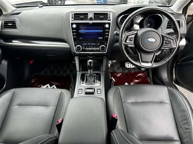 純正８インチナビ　フルセグＴＶ　フロント、左サイド、バックカメラ　黒革シート　全席シートヒーター　前席パワーシート　ドライブレコーダー　ＬＥＤヘッドライト　パワーバックドア　コーナーセンサー　ＥＴＣ