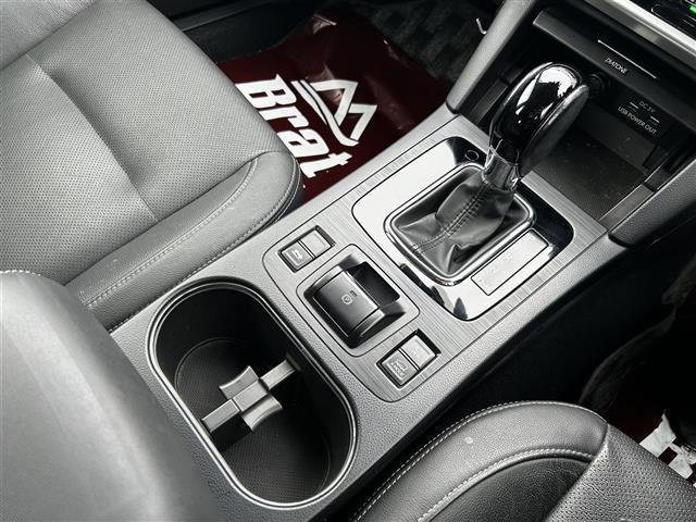 当店の車両は、一度入庫後当店スタッフの手によって一度加修をかけさせていただいております。ご成約頂きますと、専門スタッフによる外装仕上げと内装のクリーニングをさせていただきます。