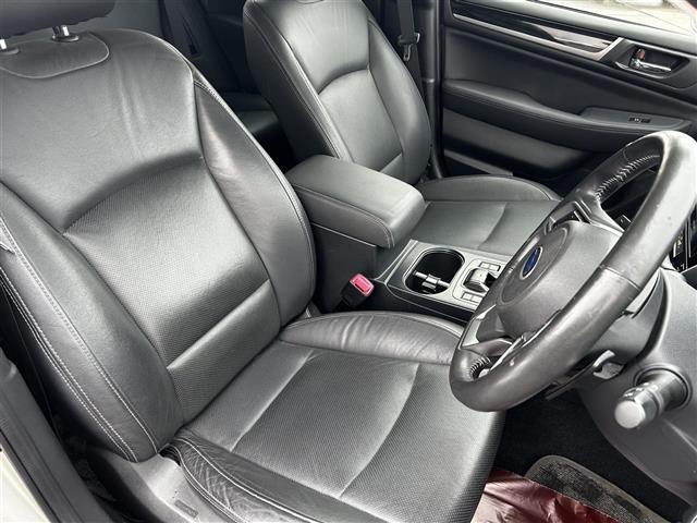 純正８インチナビ　フルセグＴＶ　フロント、左サイド、バックカメラ　黒革シート　全席シートヒーター　前席パワーシート　ドライブレコーダー　ＬＥＤヘッドライト　パワーバックドア　コーナーセンサー　ＥＴＣ