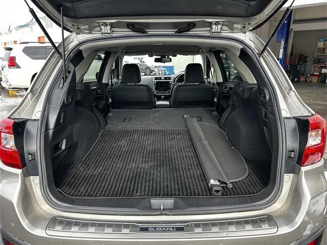 純正８インチナビ　フルセグＴＶ　フロント、左サイド、バックカメラ　黒革シート　全席シートヒーター　前席パワーシート　ドライブレコーダー　ＬＥＤヘッドライト　パワーバックドア　コーナーセンサー　ＥＴＣ