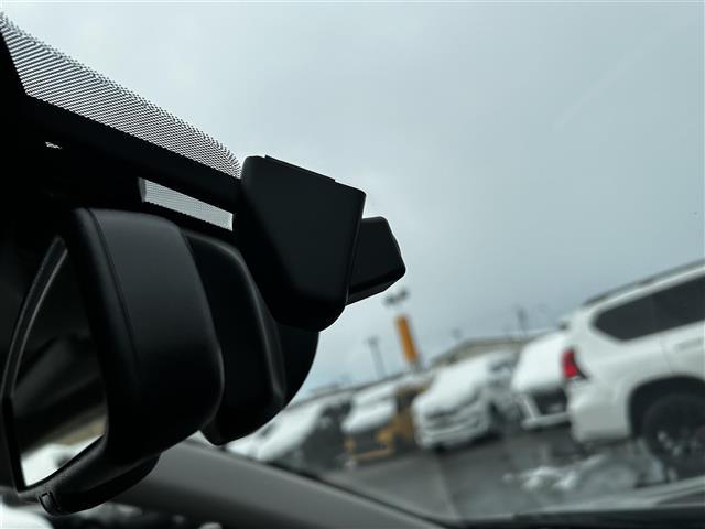 純正８インチナビ　フルセグＴＶ　フロント、左サイド、バックカメラ　黒革シート　全席シートヒーター　前席パワーシート　ドライブレコーダー　ＬＥＤヘッドライト　パワーバックドア　コーナーセンサー　ＥＴＣ