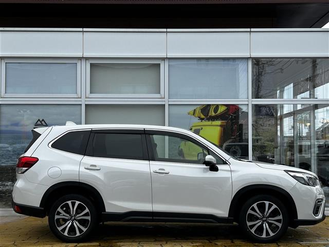 フォレスター プレミアム　ワンオーナー　純正８インチナビ　フルセグＴＶ　左サイド、バックカメラ　ドライブレコーダー　ハーフレザーシート　前席パワーシート　全席シートヒーター　ステアリングヒーター　クルーズコントロール（4枚目）