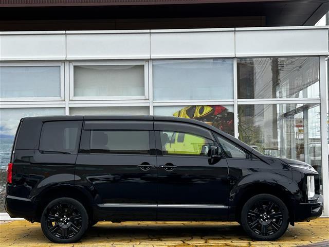 デリカＤ：５ ブラックエディション　アルパイン１１インチナビ　フリップダウンモニター　アラウンドビューモニター　フルセグ　黒革シート　前席シートヒーター　ステアリングヒーター　両側パワースライドドア　パワーバックドア　コーナーセンサー（4枚目）