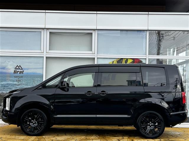 デリカＤ：５ ブラックエディション　アルパイン１１インチナビ　フリップダウンモニター　アラウンドビューモニター　フルセグ　黒革シート　前席シートヒーター　ステアリングヒーター　両側パワースライドドア　パワーバックドア　コーナーセンサー（5枚目）