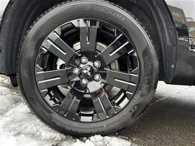 デリカＤ：５ ブラックエディション　アルパイン１１インチナビ　フリップダウンモニター　アラウンドビューモニター　フルセグ　黒革シート　前席シートヒーター　ステアリングヒーター　両側パワースライドドア　パワーバックドア　コーナーセンサー（9枚目）