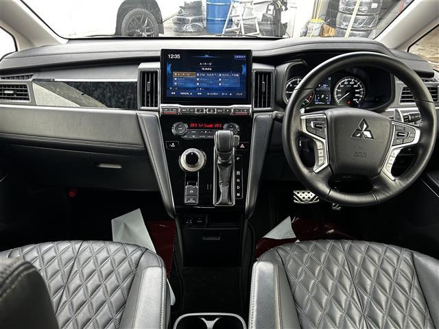 デリカＤ：５ ブラックエディション　アルパイン１１インチナビ　フリップダウンモニター　アラウンドビューモニター　フルセグ　黒革シート　前席シートヒーター　ステアリングヒーター　両側パワースライドドア　パワーバックドア　コーナーセンサー（10枚目）