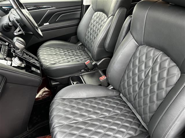 デリカＤ：５ ブラックエディション　アルパイン１１インチナビ　フリップダウンモニター　アラウンドビューモニター　フルセグ　黒革シート　前席シートヒーター　ステアリングヒーター　両側パワースライドドア　パワーバックドア　コーナーセンサー（22枚目）