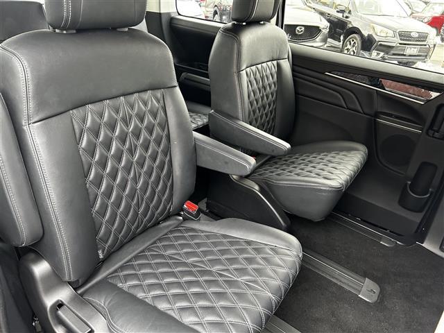 デリカＤ：５ ブラックエディション　アルパイン１１インチナビ　フリップダウンモニター　アラウンドビューモニター　フルセグ　黒革シート　前席シートヒーター　ステアリングヒーター　両側パワースライドドア　パワーバックドア　コーナーセンサー（24枚目）