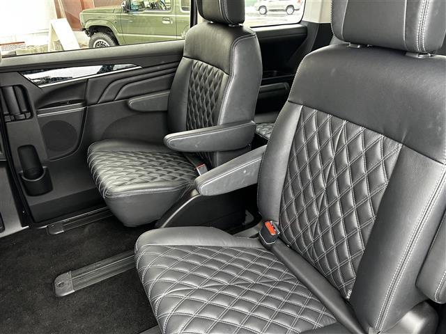 デリカＤ：５ ブラックエディション　アルパイン１１インチナビ　フリップダウンモニター　アラウンドビューモニター　フルセグ　黒革シート　前席シートヒーター　ステアリングヒーター　両側パワースライドドア　パワーバックドア　コーナーセンサー（26枚目）