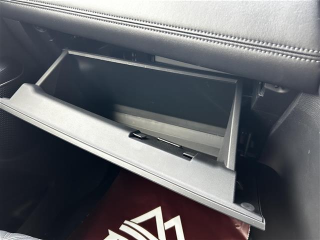 デリカＤ：５ ブラックエディション　アルパイン１１インチナビ　フリップダウンモニター　アラウンドビューモニター　フルセグ　黒革シート　前席シートヒーター　ステアリングヒーター　両側パワースライドドア　パワーバックドア　コーナーセンサー（34枚目）