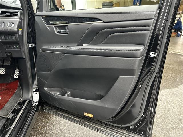 デリカＤ：５ ブラックエディション　アルパイン１１インチナビ　フリップダウンモニター　アラウンドビューモニター　フルセグ　黒革シート　前席シートヒーター　ステアリングヒーター　両側パワースライドドア　パワーバックドア　コーナーセンサー（35枚目）