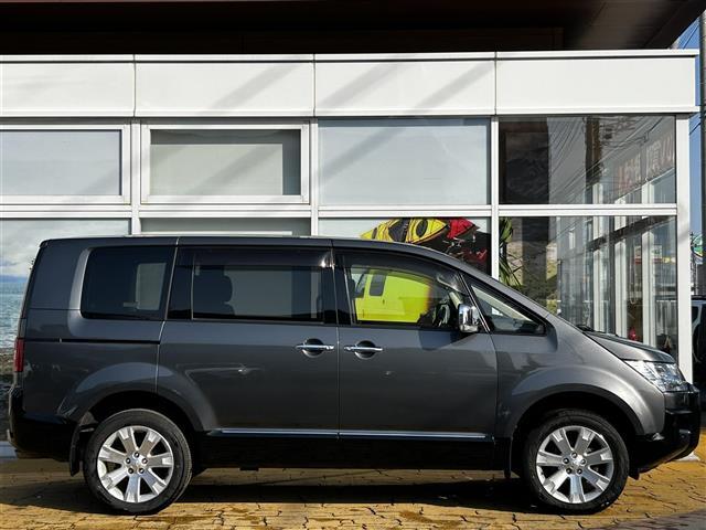 デリカＤ：５ Ｄ　プレミアム　純正ナビゲーション　ロックフォードサウンドシステム　フルセグＴＶ　フロント、左サイド、バックカメラ　両側パワースライドドア　パワーバックドア　前席シートヒーター　運転席パワーシート　ドライブレコーダー（4枚目）