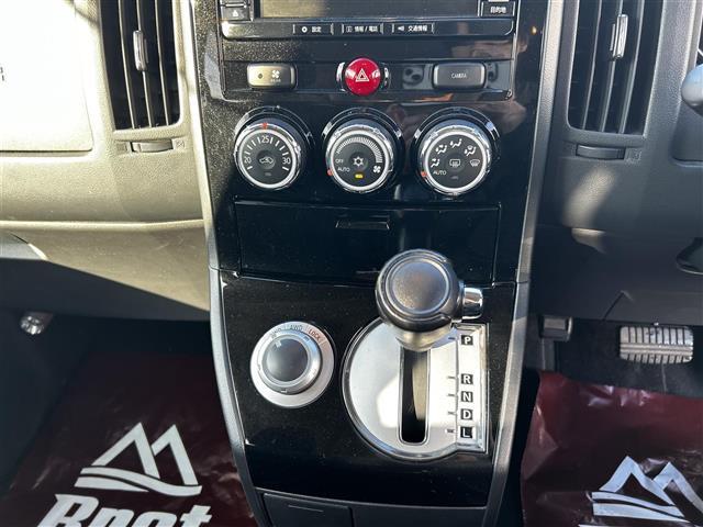 デリカＤ：５ Ｄ　プレミアム　純正ナビゲーション　ロックフォードサウンドシステム　フルセグＴＶ　フロント、左サイド、バックカメラ　両側パワースライドドア　パワーバックドア　前席シートヒーター　運転席パワーシート　ドライブレコーダー（13枚目）