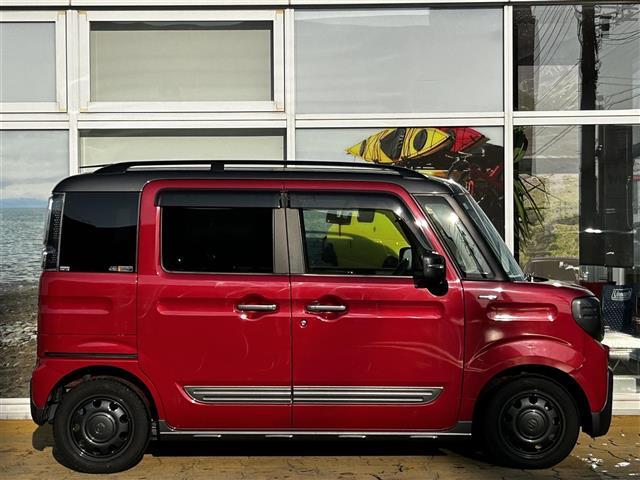 スペーシアギア ハイブリッドＸＺ　ターボ　カロッツェリア８インチナビ　全方位カメラ　フルセグＴＶ　左右リア席モニター　両側電動スライドドア　前席シートヒーター　ヘッドアップディスプレイ　クルーズコントロール　ドライブレコーダー（4枚目）