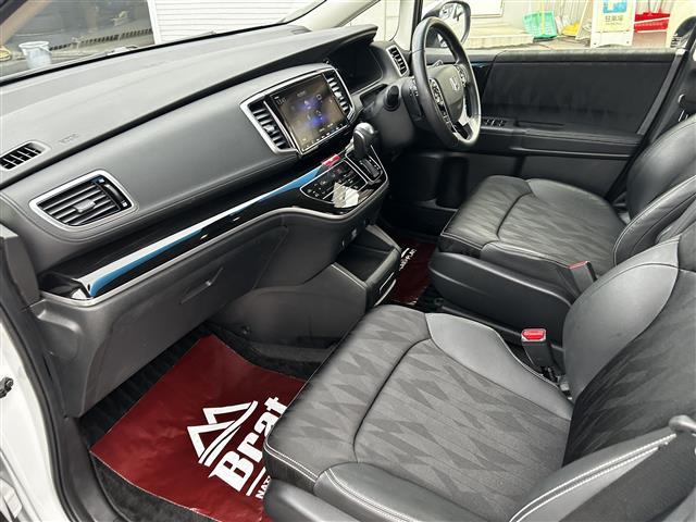 オデッセイ アブソルート・ホンダセンシング　ワンオーナー　純正９インチプレミアムインターナビ　バックカメラ　フルセグＴＶ　フリップダウンモニター　両側パワースライドドア　運転席パワーシート　純正エンジンスターター（23枚目）