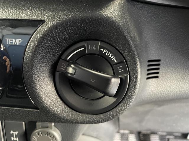 ハイラックス Ｚ　ブラックラリーエディション　ワンオーナーブラックラリーＥＤ専用　１８ｉｎＡＷ（ブラック塗装）＋ホワイトレタータイヤ　ＲＥＶＯトノカバー　ＲＥＶＯドアバイザー　純正ディーラーオプションメモリナビ　フルセグＴＶ　バックカメラ（16枚目）