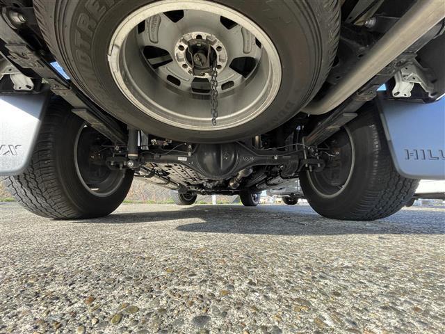 ハイラックス Ｚ　ブラックラリーエディション　ワンオーナーブラックラリーＥＤ専用　１８ｉｎＡＷ（ブラック塗装）＋ホワイトレタータイヤ　ＲＥＶＯトノカバー　ＲＥＶＯドアバイザー　純正ディーラーオプションメモリナビ　フルセグＴＶ　バックカメラ（41枚目）