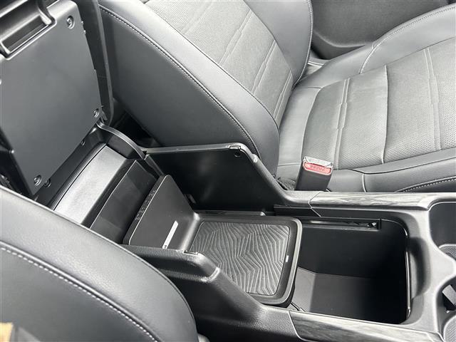 ＣＲ－Ｖハイブリッド ｅ：ＨＥＶ　ＥＸ・ブラックエディション　ホンダ純正ナビ　バックカメラ　フルセグＴＶ　電動パノラミックサンルーフ　ハンズフリーアクセスパワーテールゲート　レザーシート　前席パワーシート　全席シートヒーター　ステアリングヒーター　ＥＴＣ２．０（17枚目）