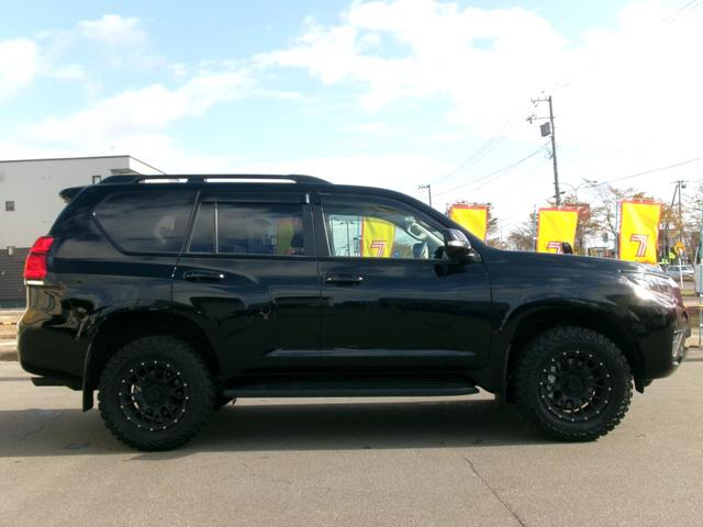 ランドクルーザープラド ＴＸ　Ｌパッケージ　マットブラックエディション　４ＷＤ　衝突被害軽減ブレーキ　純正ドライブレコーダー　アダプティブクルーズコントロール　ブラックレザーシート　前席パワーシート　オートハイビーム　ヘッドライトウォッシャー　シートヒーター（5枚目）