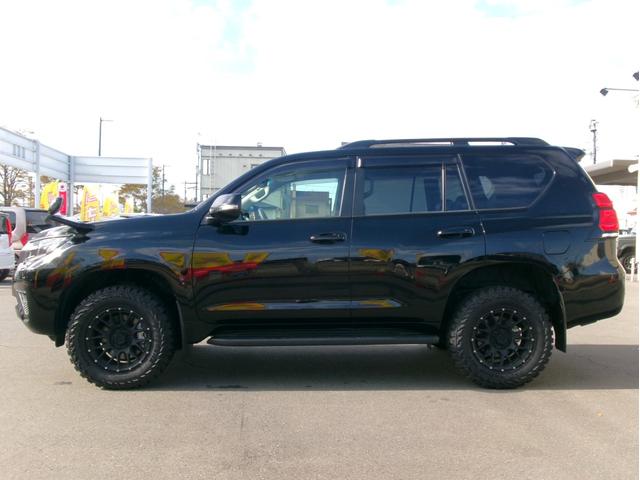ランドクルーザープラド ＴＸ　Ｌパッケージ　マットブラックエディション　４ＷＤ　衝突被害軽減ブレーキ　純正ドライブレコーダー　アダプティブクルーズコントロール　ブラックレザーシート　前席パワーシート　オートハイビーム　ヘッドライトウォッシャー　シートヒーター（6枚目）