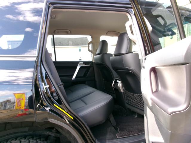 ランドクルーザープラド ＴＸ　Ｌパッケージ　マットブラックエディション　４ＷＤ　衝突被害軽減ブレーキ　純正ドライブレコーダー　アダプティブクルーズコントロール　ブラックレザーシート　前席パワーシート　オートハイビーム　ヘッドライトウォッシャー　シートヒーター（28枚目）