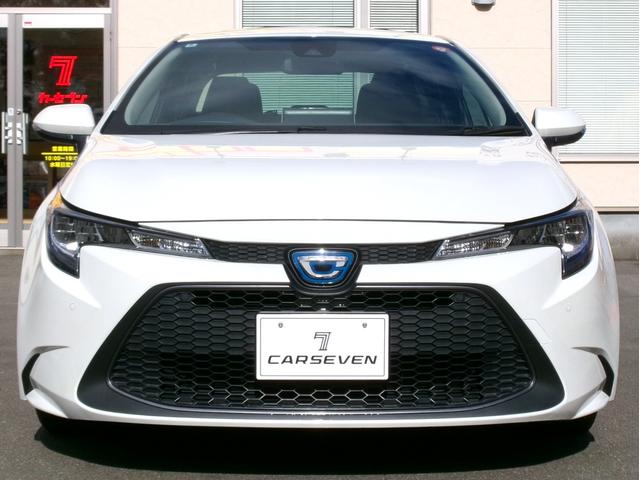 カローラ ハイブリッド　Ｓ　４ＷＤ　衝突被害軽減ブレーキ　寒冷地仕様　オートハイビーム　横滑り防止装置　バックカメラ　純正ナビ　フルセグＴＶ　ブラインドスポットモニター　クルーズコントロール　レーンディパーチャーアラート（3枚目）