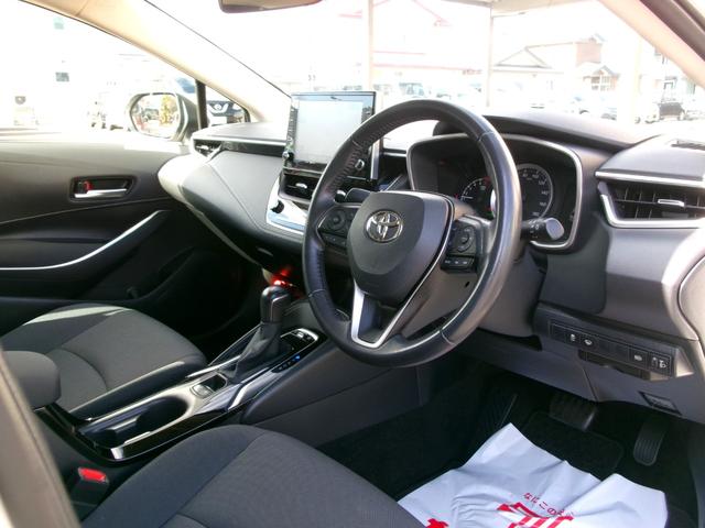 カローラ ハイブリッド　Ｓ　４ＷＤ　衝突被害軽減ブレーキ　寒冷地仕様　オートハイビーム　横滑り防止装置　バックカメラ　純正ナビ　フルセグＴＶ　ブラインドスポットモニター　クルーズコントロール　レーンディパーチャーアラート（10枚目）