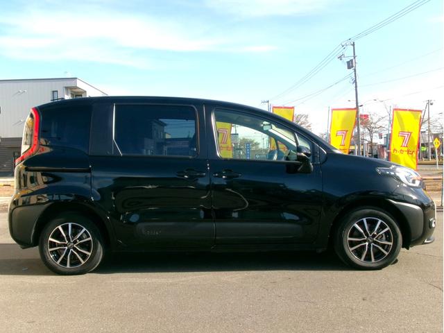 シエンタ ハイブリッドＺ　４ＷＤ　衝突被害軽減ブレーキ　オートクルーズコントロール　寒冷地仕様　パノラミックビューモニター　ブラインドスポットモニター　オートハイビーム　横滑り防止装置　ＵＳＢ－Ｃ　スペアキー　ＥＴＣ（5枚目）