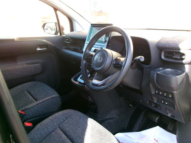 シエンタ ハイブリッドＺ　４ＷＤ　衝突被害軽減ブレーキ　オートクルーズコントロール　寒冷地仕様　パノラミックビューモニター　ブラインドスポットモニター　オートハイビーム　横滑り防止装置　ＵＳＢ－Ｃ　スペアキー　ＥＴＣ（10枚目）