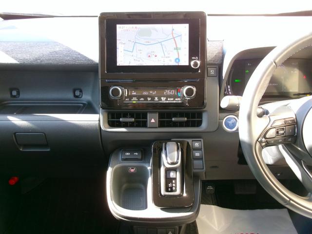 シエンタ ハイブリッドＺ　４ＷＤ　衝突被害軽減ブレーキ　オートクルーズコントロール　寒冷地仕様　パノラミックビューモニター　ブラインドスポットモニター　オートハイビーム　横滑り防止装置　ＵＳＢ－Ｃ　スペアキー　ＥＴＣ（13枚目）