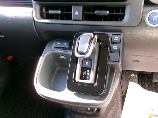 シエンタ ハイブリッドＺ　４ＷＤ　衝突被害軽減ブレーキ　オートクルーズコントロール　寒冷地仕様　パノラミックビューモニター　ブラインドスポットモニター　オートハイビーム　横滑り防止装置　ＵＳＢ－Ｃ　スペアキー　ＥＴＣ（17枚目）