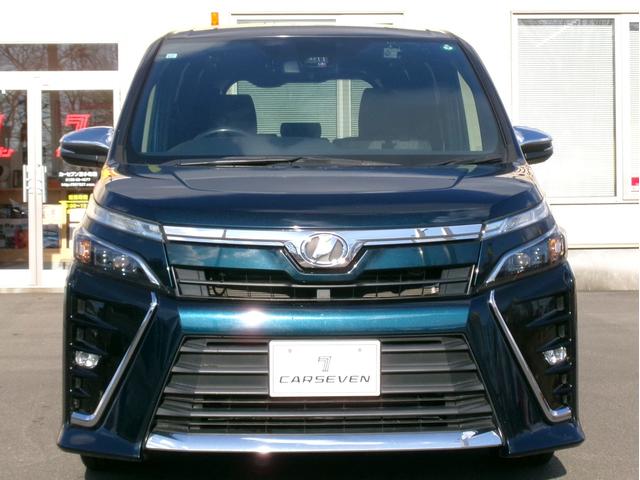 ヴォクシー ＺＳ　煌　４ＷＤ　衝突被害軽減ブレーキ　純正エンジンスターター　レーン逸脱警報　クルーズコントロール　横滑り防止装置　寒冷地仕様　オートハイビーム　両側パワースライドドア　ＥＴＣ　アイドリングストップ　スペアキ（3枚目）
