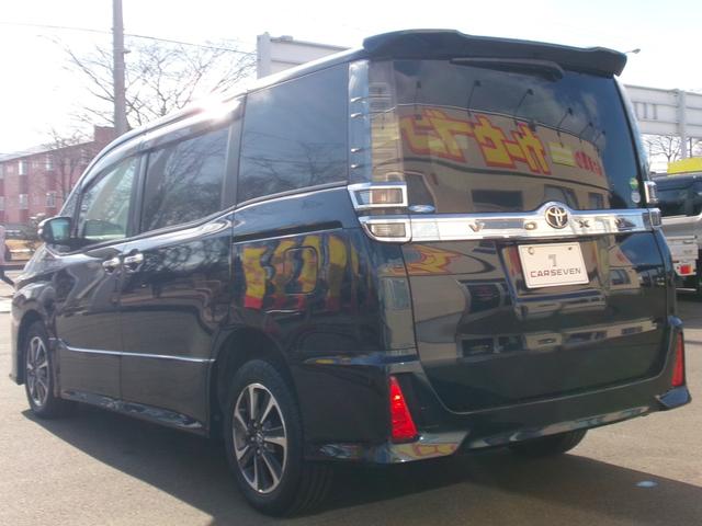 ヴォクシー ＺＳ　煌　４ＷＤ　衝突被害軽減ブレーキ　純正エンジンスターター　レーン逸脱警報　クルーズコントロール　横滑り防止装置　寒冷地仕様　オートハイビーム　両側パワースライドドア　ＥＴＣ　アイドリングストップ　スペアキ（7枚目）
