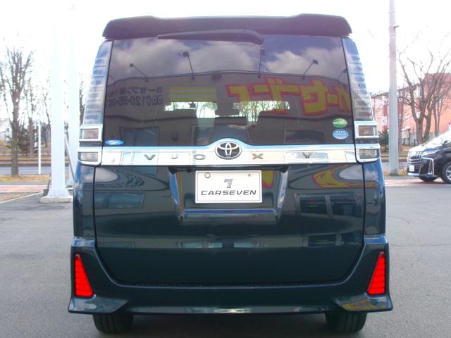 ヴォクシー ＺＳ　煌　４ＷＤ　衝突被害軽減ブレーキ　純正エンジンスターター　レーン逸脱警報　クルーズコントロール　横滑り防止装置　寒冷地仕様　オートハイビーム　両側パワースライドドア　ＥＴＣ　アイドリングストップ　スペアキ（8枚目）