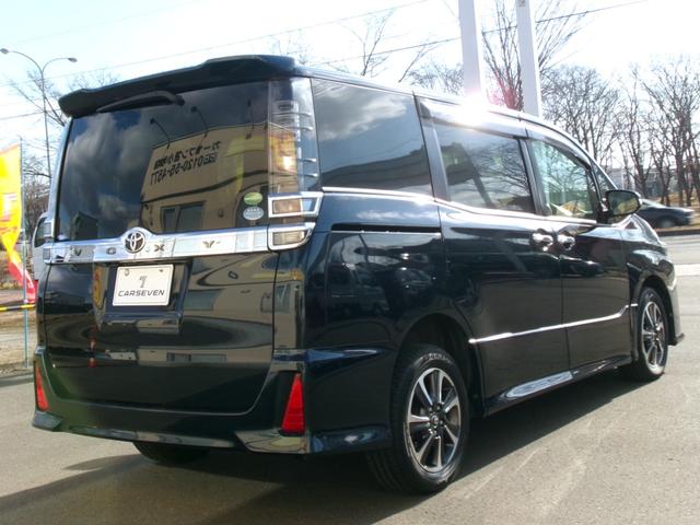 ヴォクシー ＺＳ　煌　４ＷＤ　衝突被害軽減ブレーキ　純正エンジンスターター　レーン逸脱警報　クルーズコントロール　横滑り防止装置　寒冷地仕様　オートハイビーム　両側パワースライドドア　ＥＴＣ　アイドリングストップ　スペアキ（9枚目）
