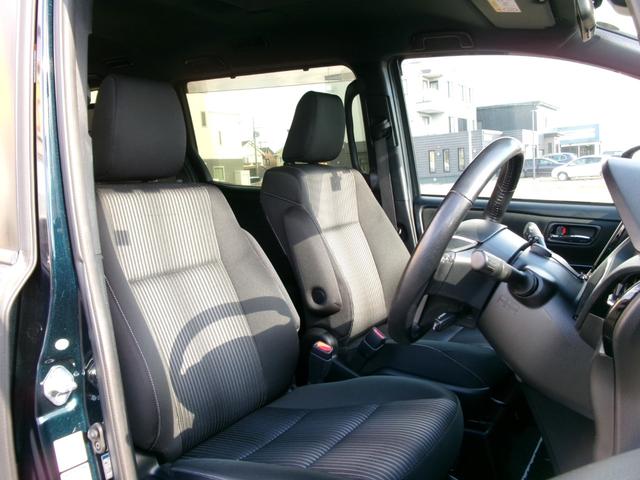 ヴォクシー ＺＳ　煌　４ＷＤ　衝突被害軽減ブレーキ　純正エンジンスターター　レーン逸脱警報　クルーズコントロール　横滑り防止装置　寒冷地仕様　オートハイビーム　両側パワースライドドア　ＥＴＣ　アイドリングストップ　スペアキ（12枚目）