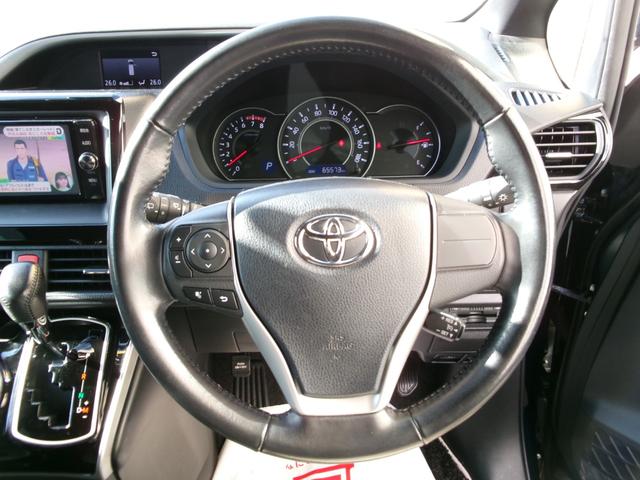 ヴォクシー ＺＳ　煌　４ＷＤ　衝突被害軽減ブレーキ　純正エンジンスターター　レーン逸脱警報　クルーズコントロール　横滑り防止装置　寒冷地仕様　オートハイビーム　両側パワースライドドア　ＥＴＣ　アイドリングストップ　スペアキ（19枚目）