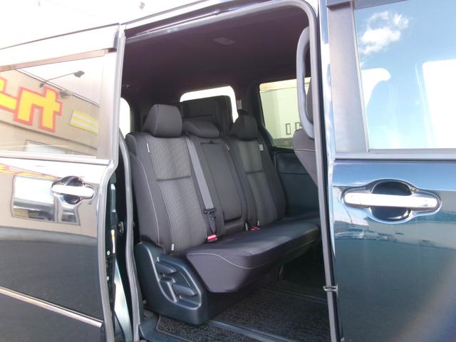 ヴォクシー ＺＳ　煌　４ＷＤ　衝突被害軽減ブレーキ　純正エンジンスターター　レーン逸脱警報　クルーズコントロール　横滑り防止装置　寒冷地仕様　オートハイビーム　両側パワースライドドア　ＥＴＣ　アイドリングストップ　スペアキ（23枚目）