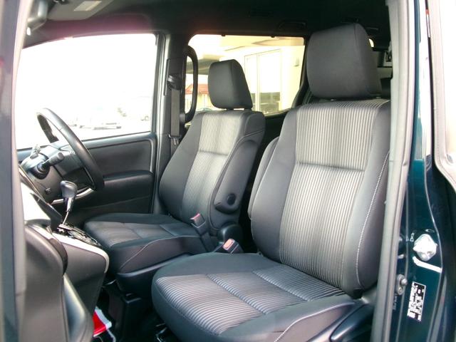 ヴォクシー ＺＳ　煌　４ＷＤ　衝突被害軽減ブレーキ　純正エンジンスターター　レーン逸脱警報　クルーズコントロール　横滑り防止装置　寒冷地仕様　オートハイビーム　両側パワースライドドア　ＥＴＣ　アイドリングストップ　スペアキ（27枚目）