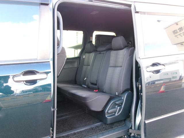 ヴォクシー ＺＳ　煌　４ＷＤ　衝突被害軽減ブレーキ　純正エンジンスターター　レーン逸脱警報　クルーズコントロール　横滑り防止装置　寒冷地仕様　オートハイビーム　両側パワースライドドア　ＥＴＣ　アイドリングストップ　スペアキ（29枚目）