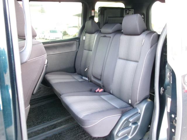 ヴォクシー ＺＳ　煌　４ＷＤ　衝突被害軽減ブレーキ　純正エンジンスターター　レーン逸脱警報　クルーズコントロール　横滑り防止装置　寒冷地仕様　オートハイビーム　両側パワースライドドア　ＥＴＣ　アイドリングストップ　スペアキ（30枚目）