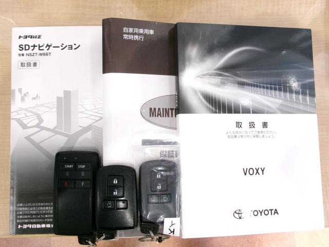 ヴォクシー ＺＳ　煌　４ＷＤ　衝突被害軽減ブレーキ　純正エンジンスターター　レーン逸脱警報　クルーズコントロール　横滑り防止装置　寒冷地仕様　オートハイビーム　両側パワースライドドア　ＥＴＣ　アイドリングストップ　スペアキ（35枚目）